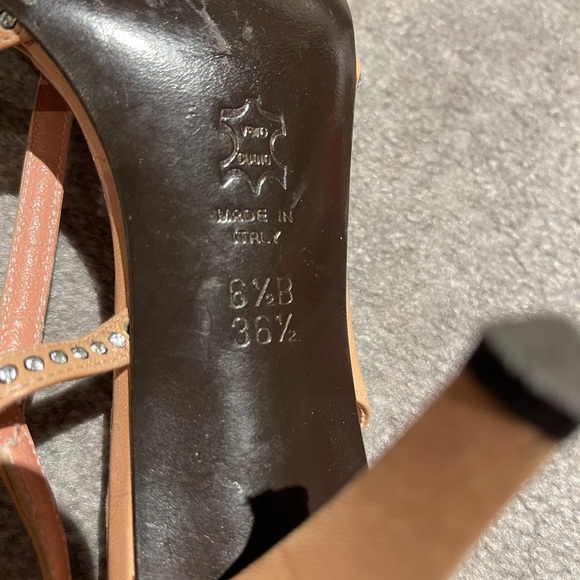 Blush pink BCBG studded rhinestones heels size 36.5 - Picture 3 of 3